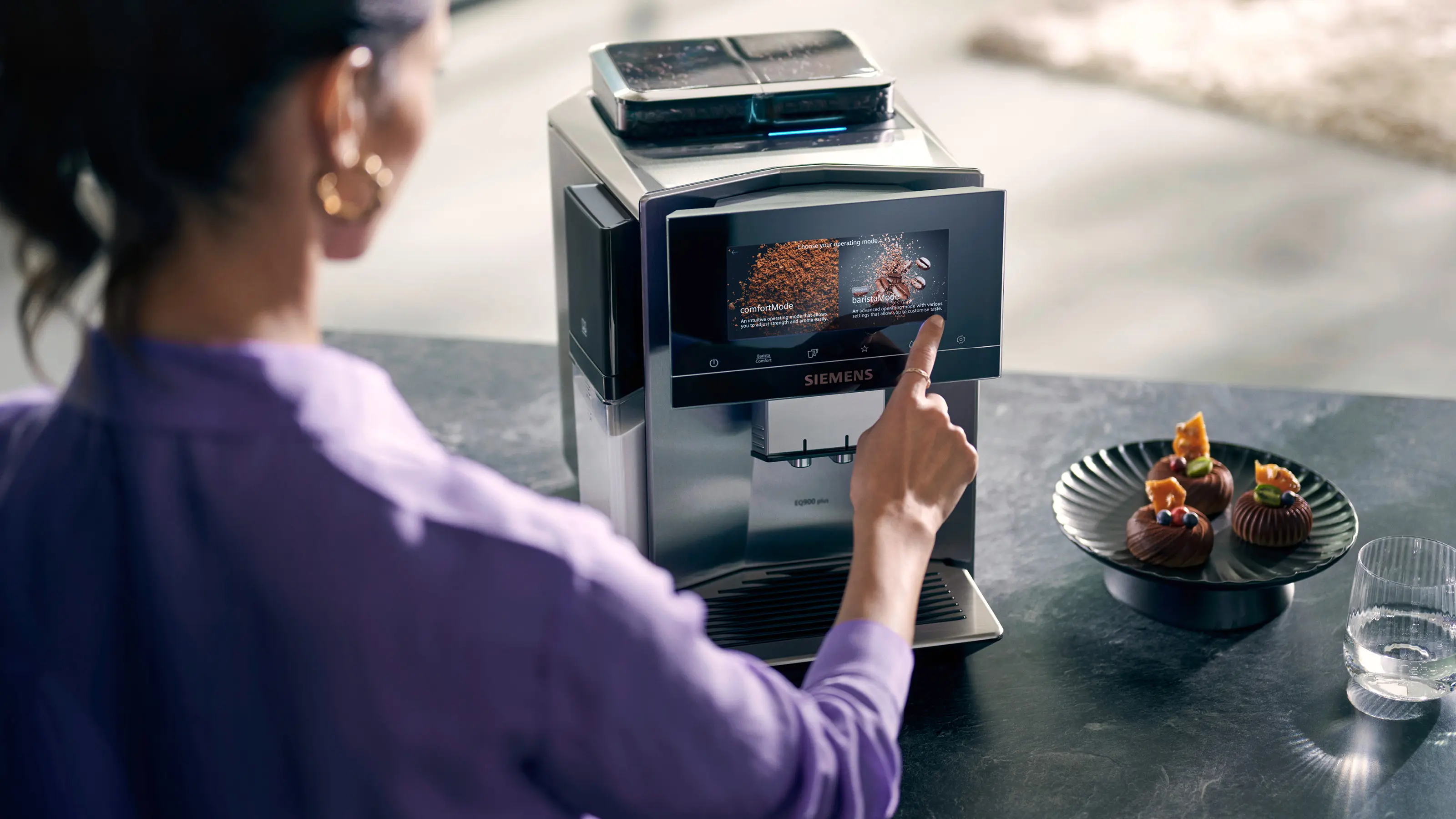 Kaffeevollautomat EQ900 plus aus Edelstahl